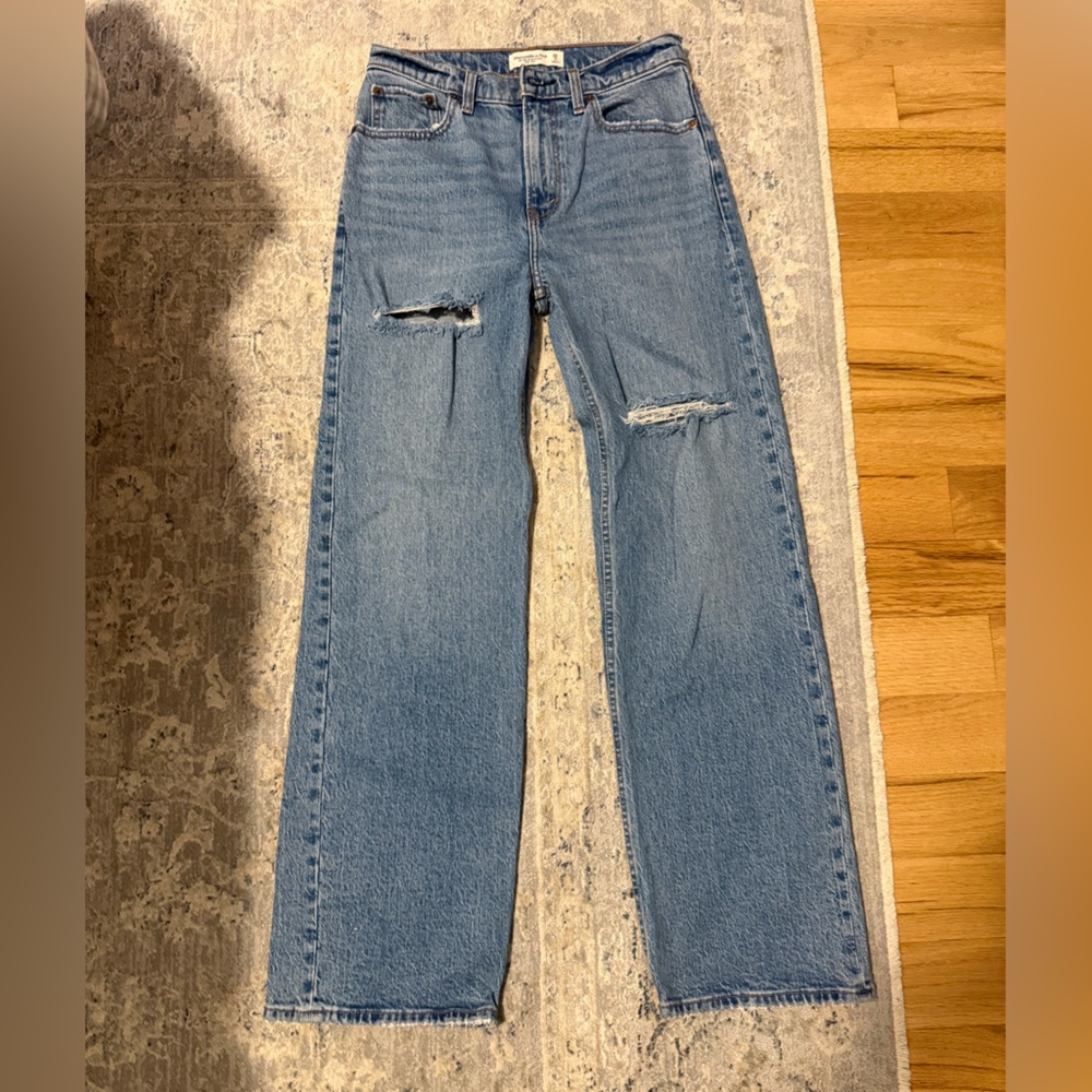 Abercrombie & Fitch The ‘90s Relaxed Jean High Rise